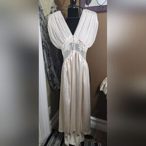 Jessica Lynn Collection Lingerie, Ivory Petite No Size-Worn By XS Person VGUC